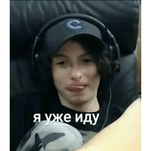 Стикер «Финн Вулфард-9»