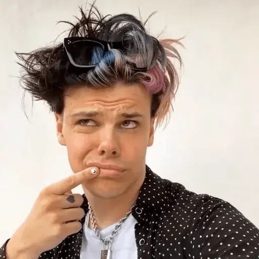 Стикер «YUNGBLUD-5»
